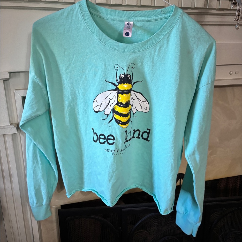 Simply Southern “Bee Kind” long sleeve crop shirt. Size-Large